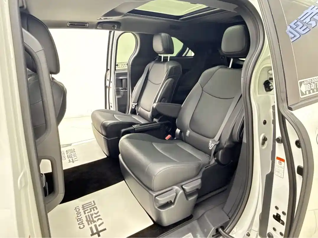 Toyota Granvia 2024 2.5L Hybrid Premium PLUS 4WD Edition фото 33