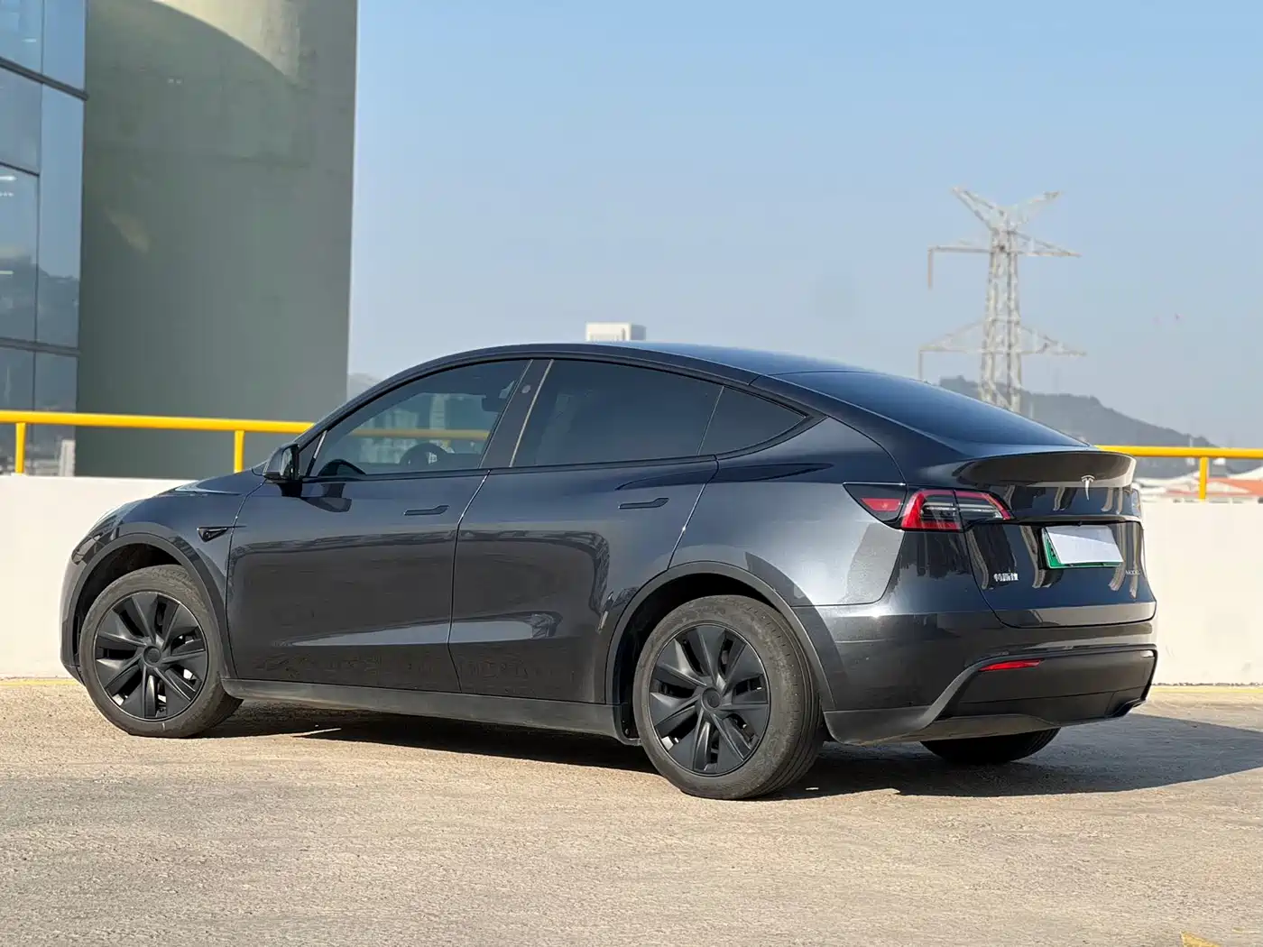 TESLA MODEL Y