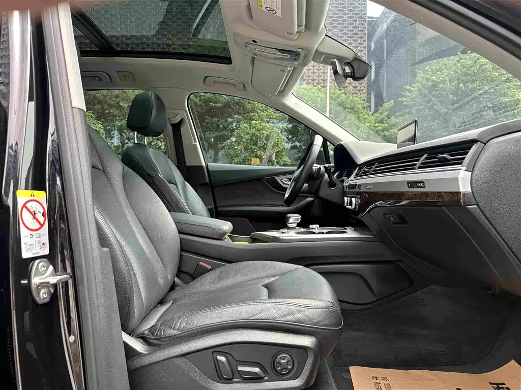 Фото 6 - Audi Q7