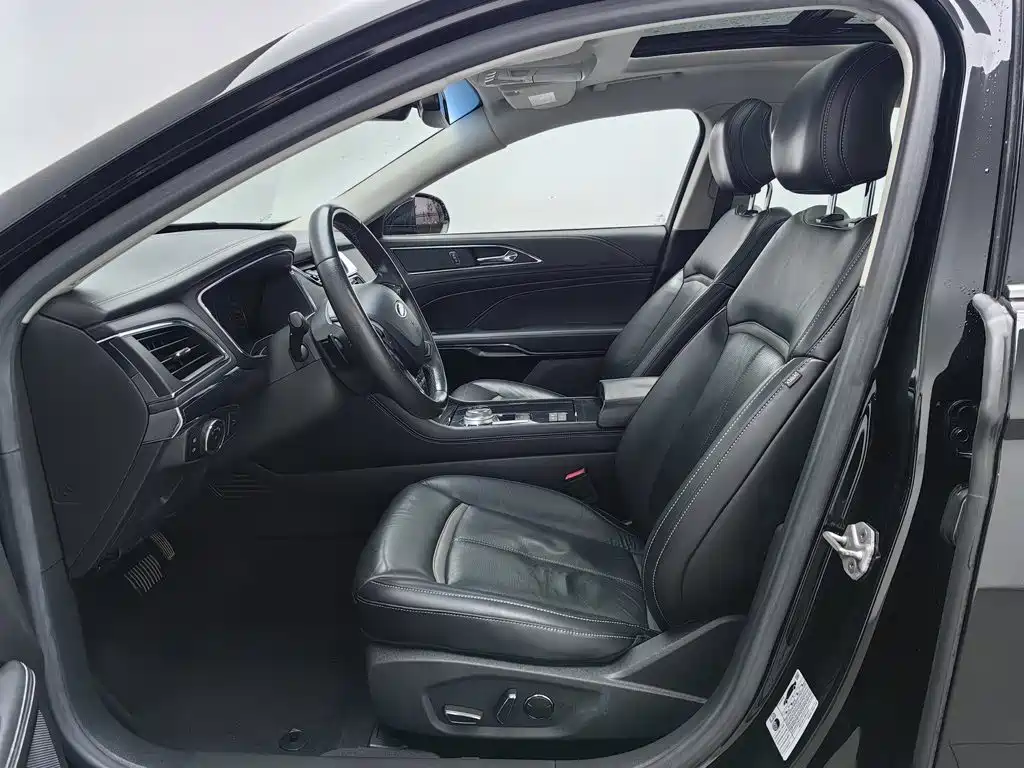 Photo 10 - Ford Taurus