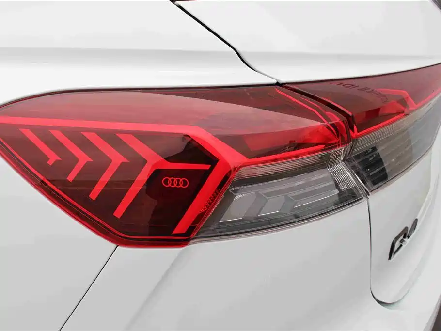 AUDI Q4 E TRON