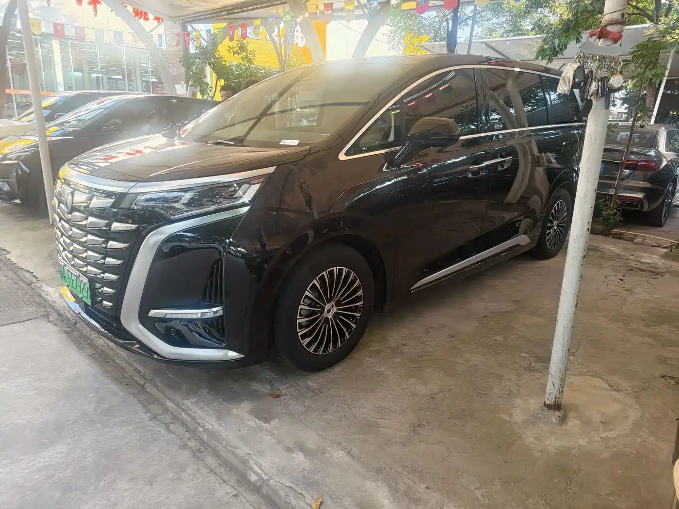 Denza D9 2023 2024 DM-i 980 AWD Premium