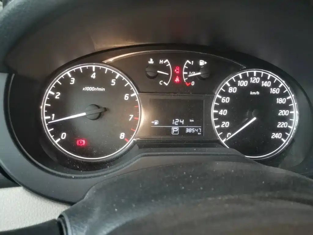 صورة 12 - Nissan Tiida