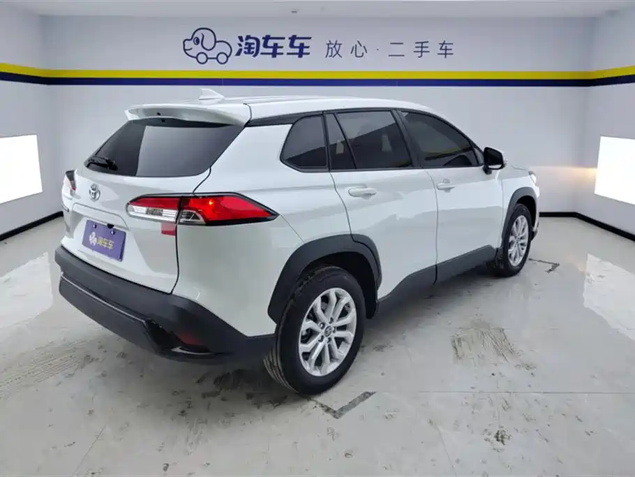 Toyota Frontlander 2023 2.0L CVT Leading Edition фото 3