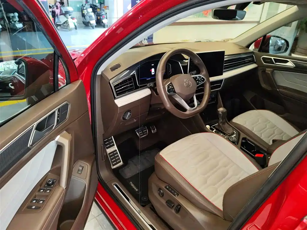 Volkswagen Tiguan L 2022 380TSI Automatic 4WD R-Line Flagship 7-Seater фото 16