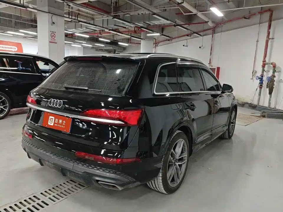 Photo 8 - Audi Q7