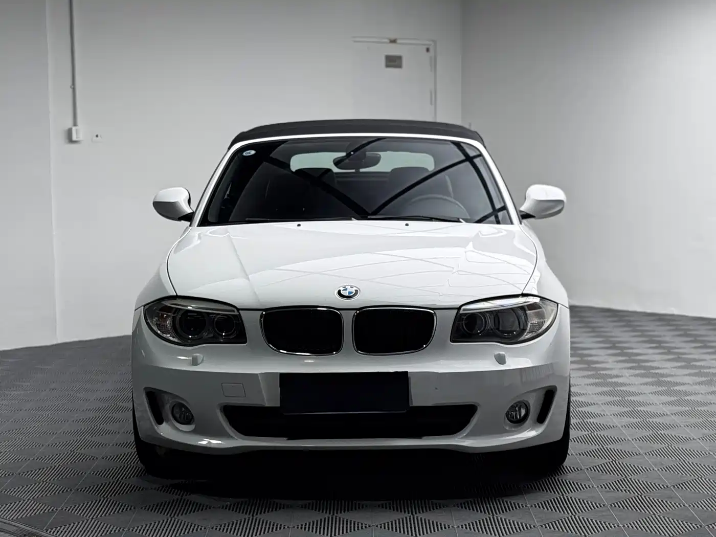 BMW 1 Series (Import) 2011 120i Convertible фото 2