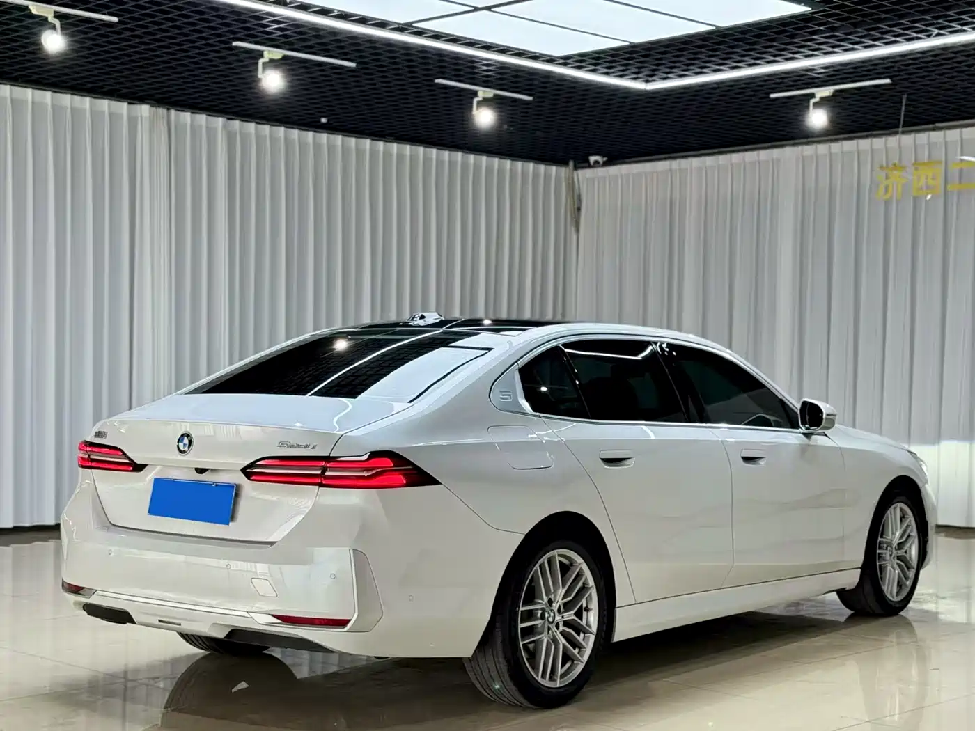 BMW 5 Series 2024 525Li Luxury Package фото 9