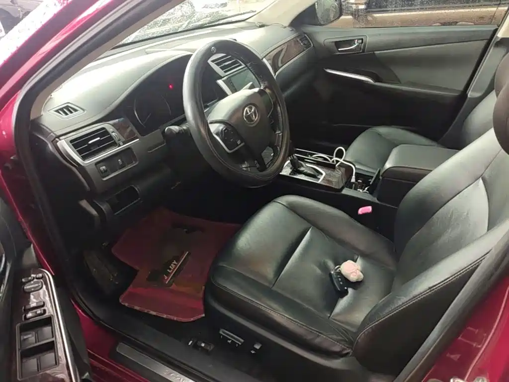 Фото 15 - Toyota Camry
