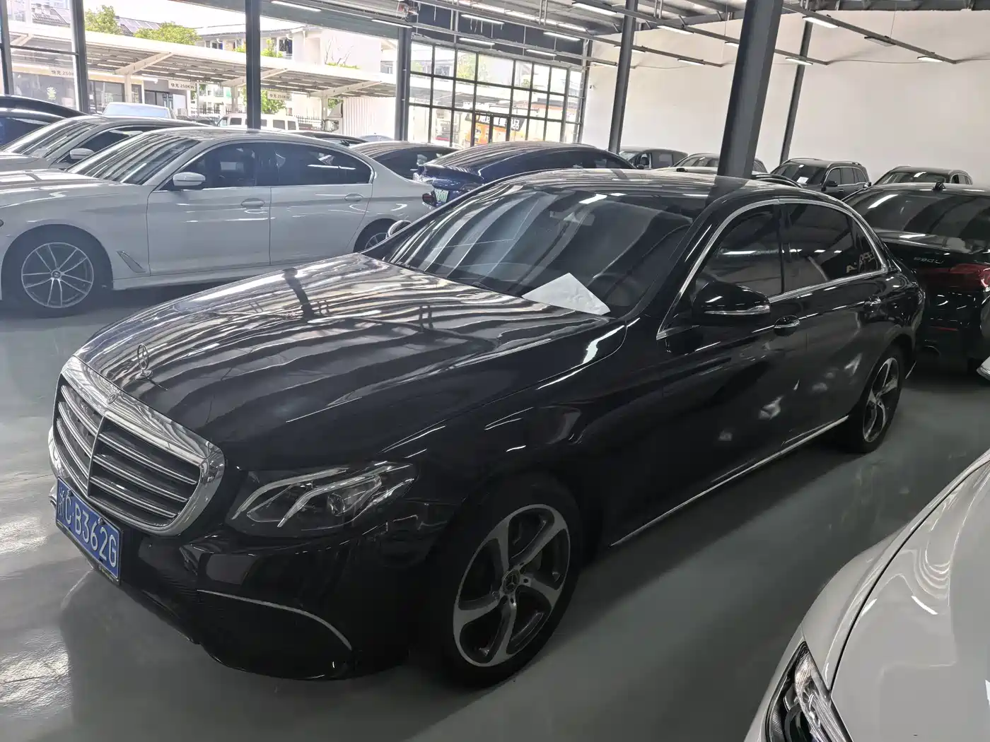 Фото 5 - Mercedes-Benz E-Class