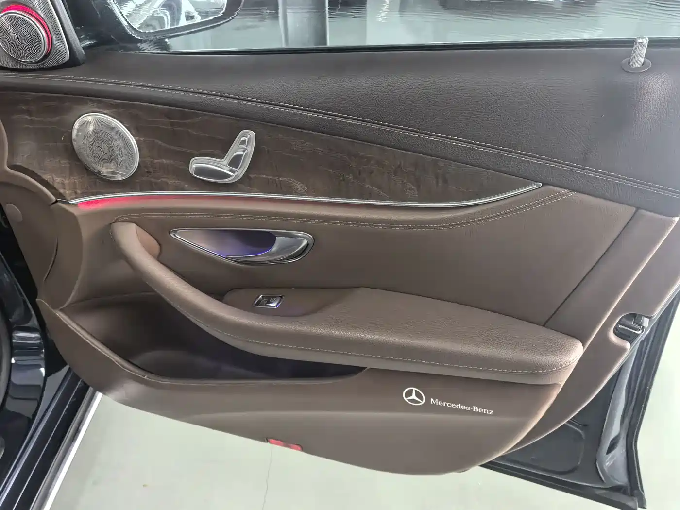 Фото 20 - Mercedes-Benz E-Class