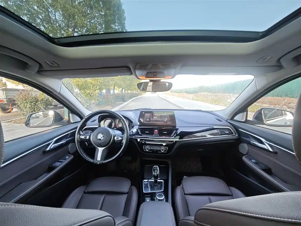 BMW 1 Series 2022 120i M Sport Shadow Edition фото 14
