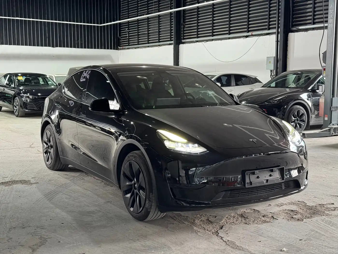 TESLA MODEL Y