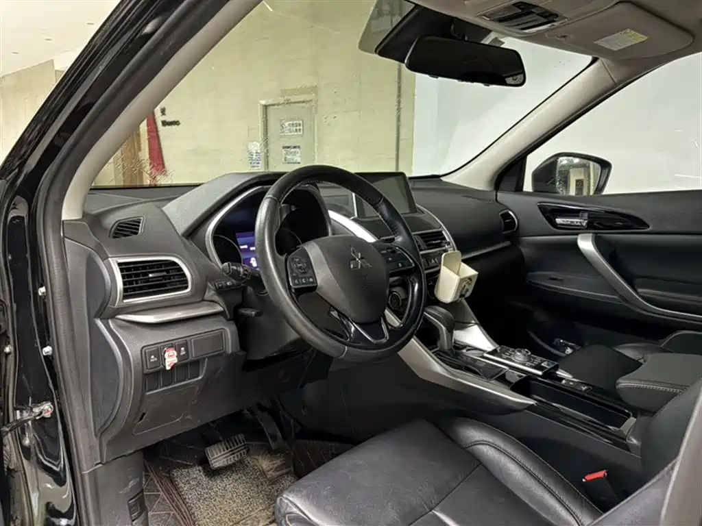 Mitsubishi Eclipse Cross 2018 1.5T CVT 2WD Faith Edition фото 11