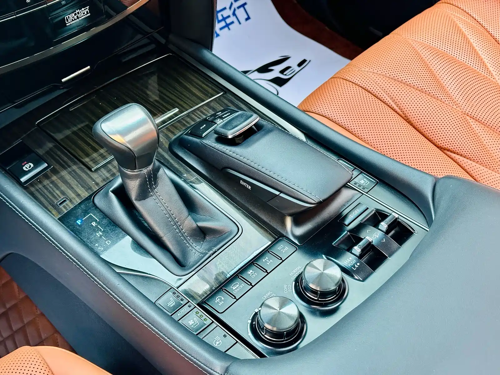 Фото 9 - Lexus LX