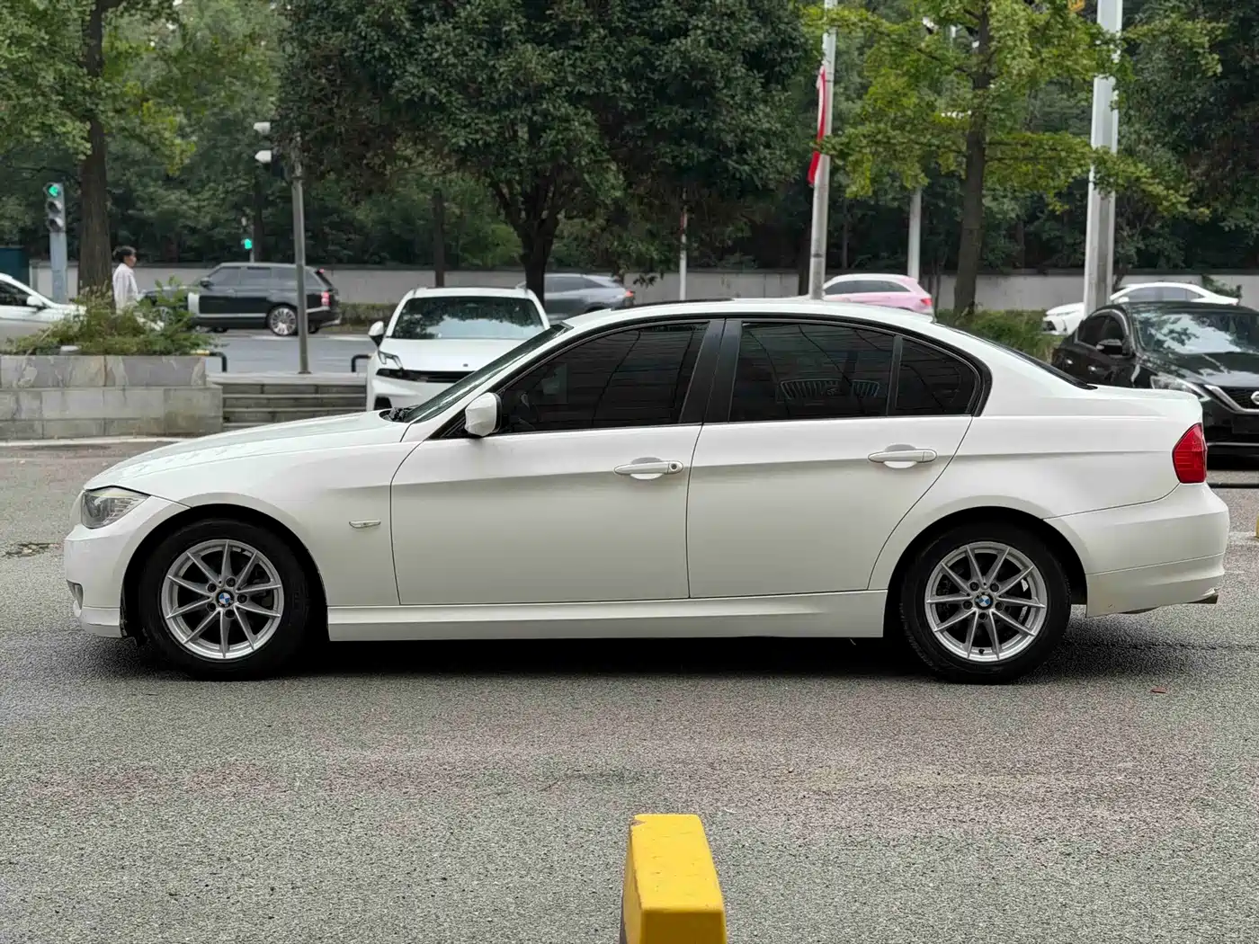 BMW 3 Series 2011 2011 318i Leading