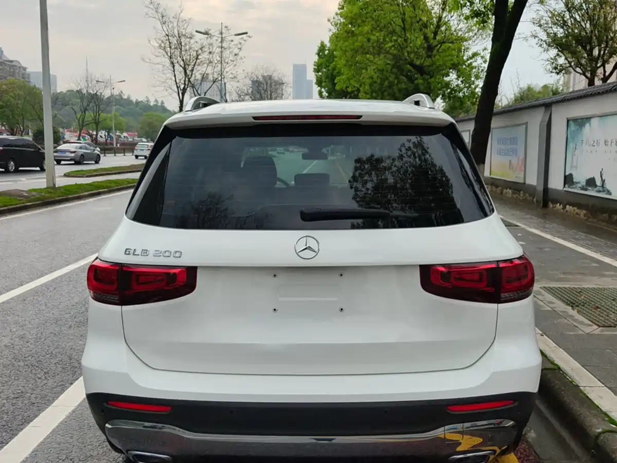 MERCEDES-BENZ GLB