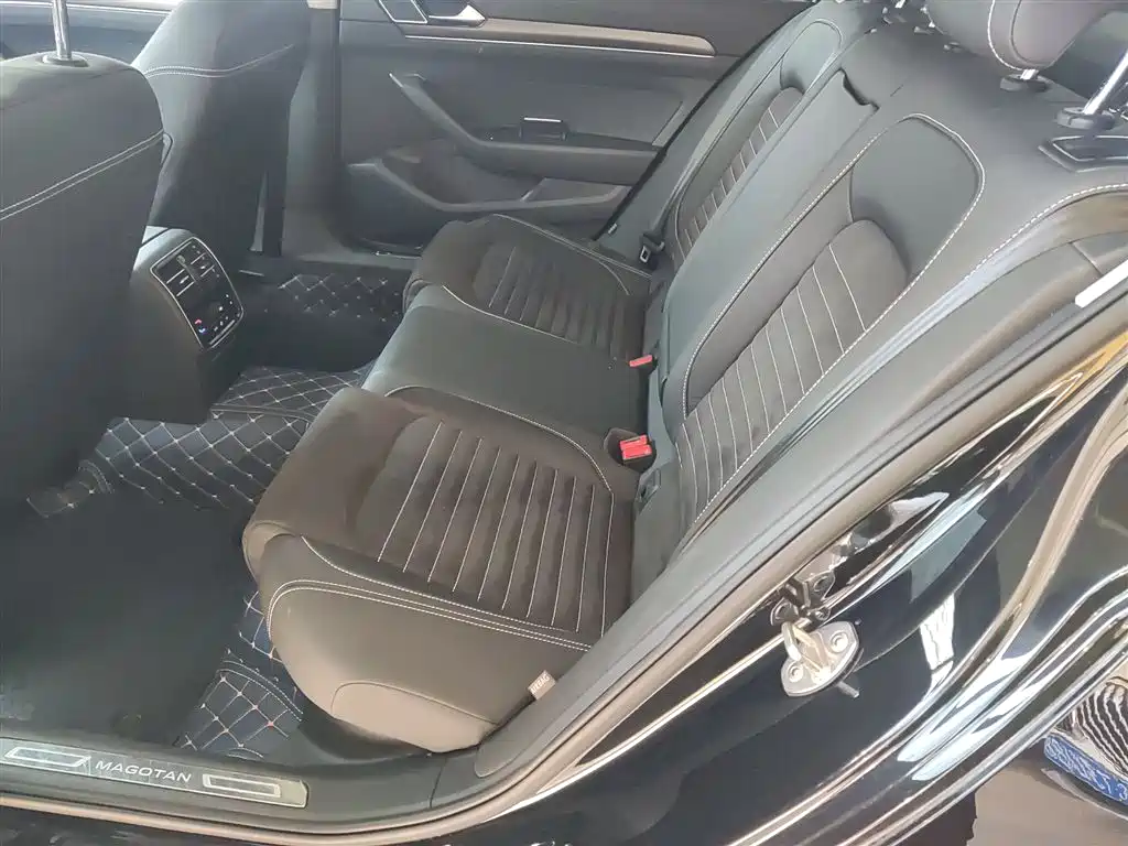 Volkswagen Magotan 2020 330TSI DSG Luxury фото 13