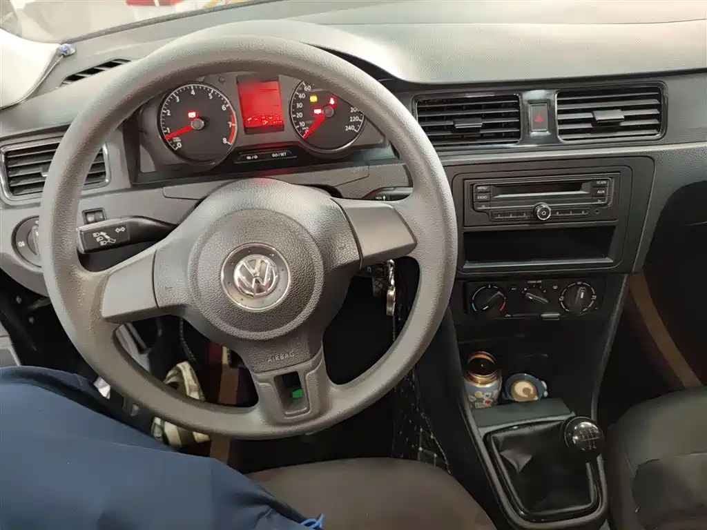 Volkswagen Santana 2015 1.4L Manual Trend Edition фото 10