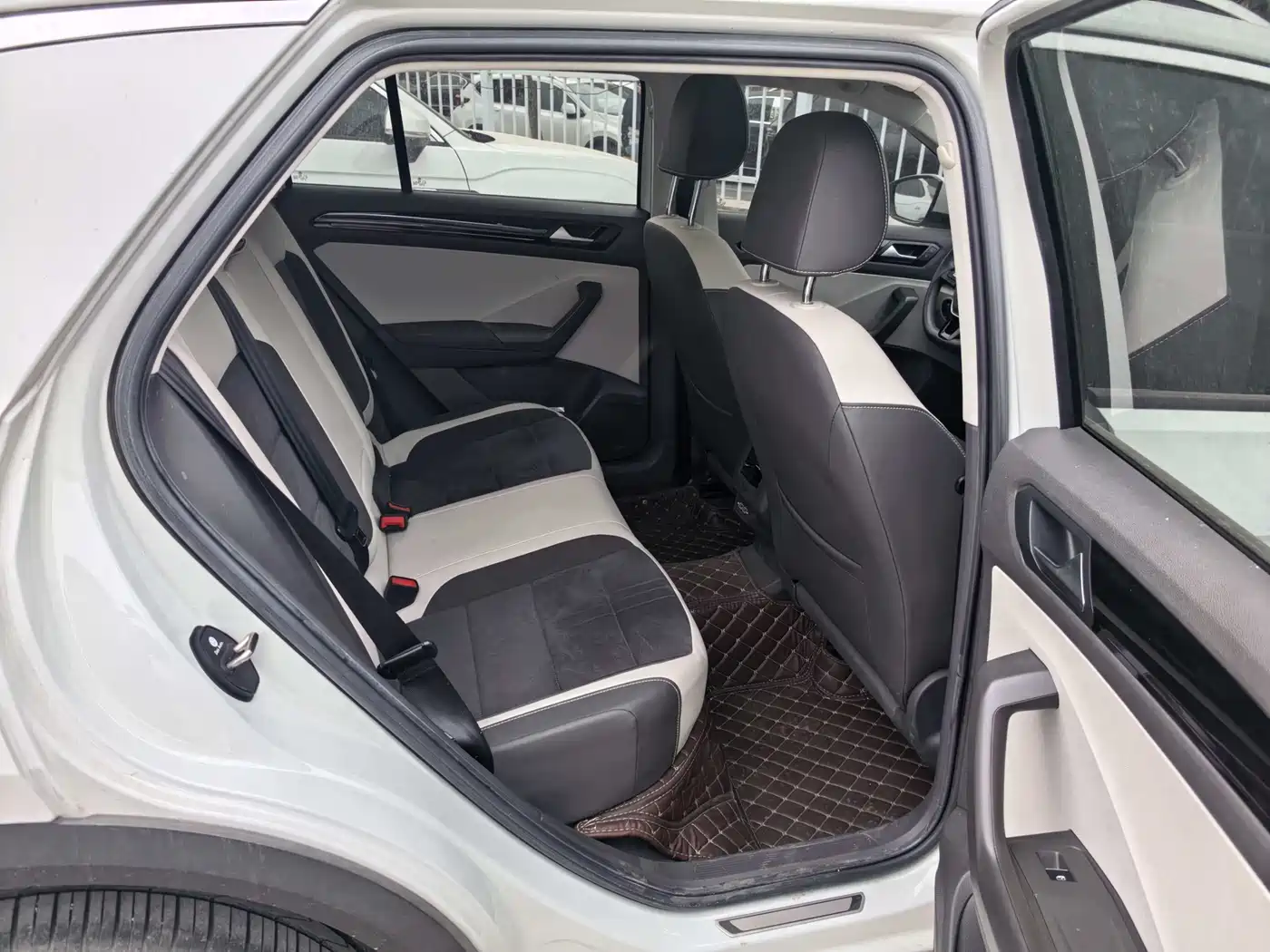 VOLKSWAGEN T ROC EXPLORING SONGS