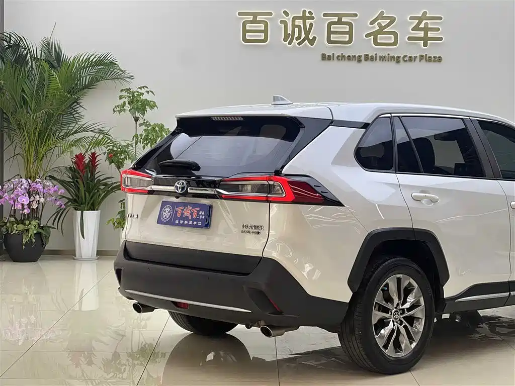 Toyota Wildlander 2022 Hybrid 2.5L E-CVT FWD Luxury PLUS Edition фото 6