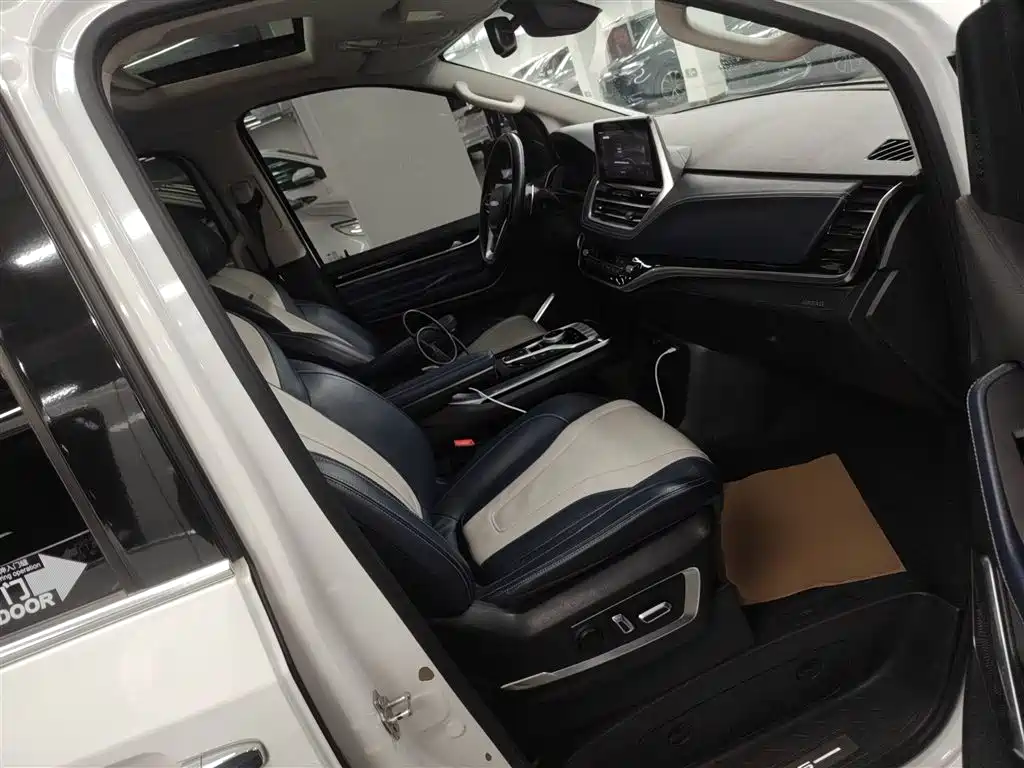 SAIC Maxus Maxus G20 2021 PLUS 2.0T Gasoline Automatic Intelligent Premium Edition фото 20