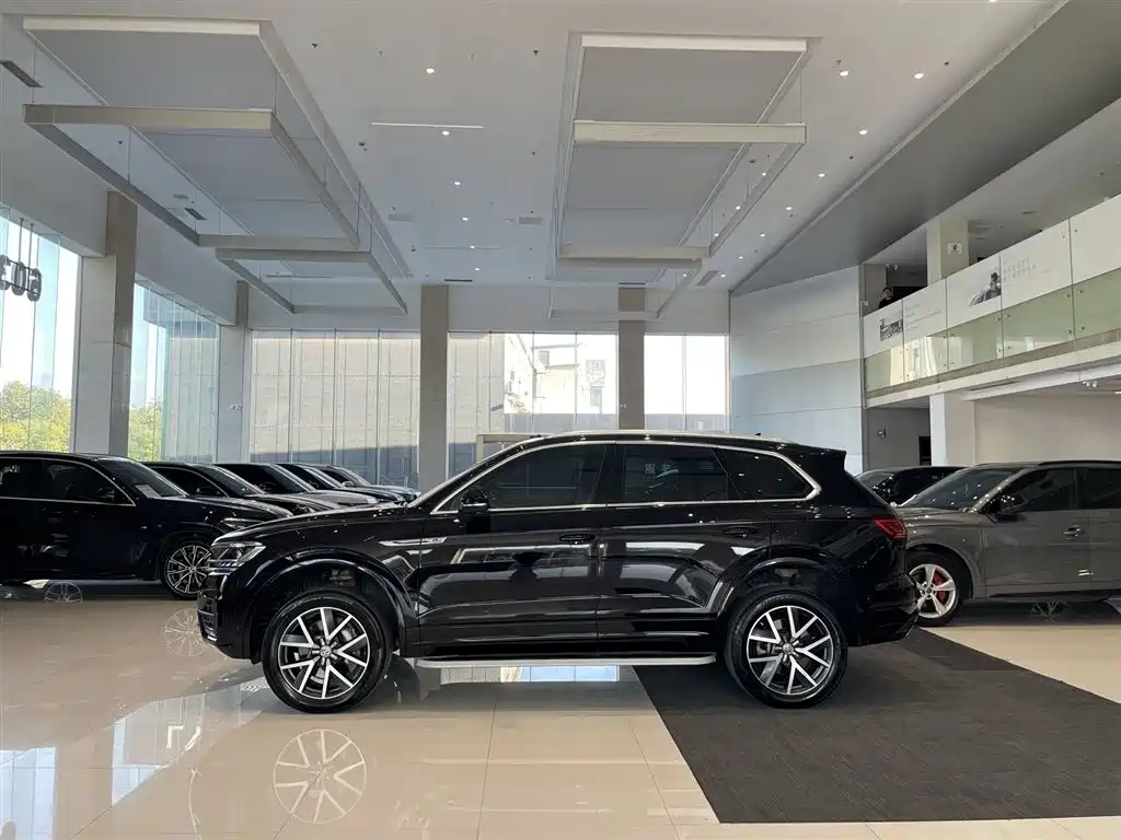 Volkswagen Touareg 2020 3.0TSI Enjoyment Edition China VI фото 3
