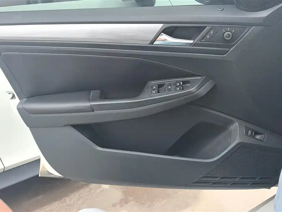 Volkswagen Bora 2017 1.6L Manual Comfort Edition фото 7