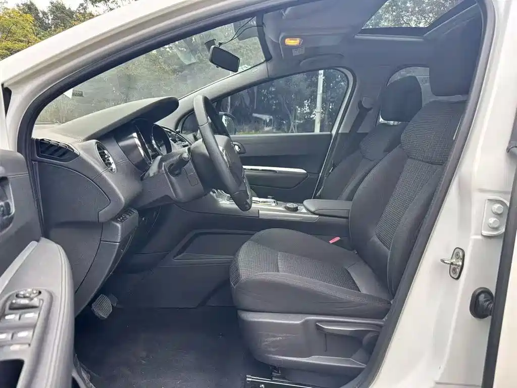 Peugeot 3008 2016 1.6THP Automatic Standard Edition фото 16