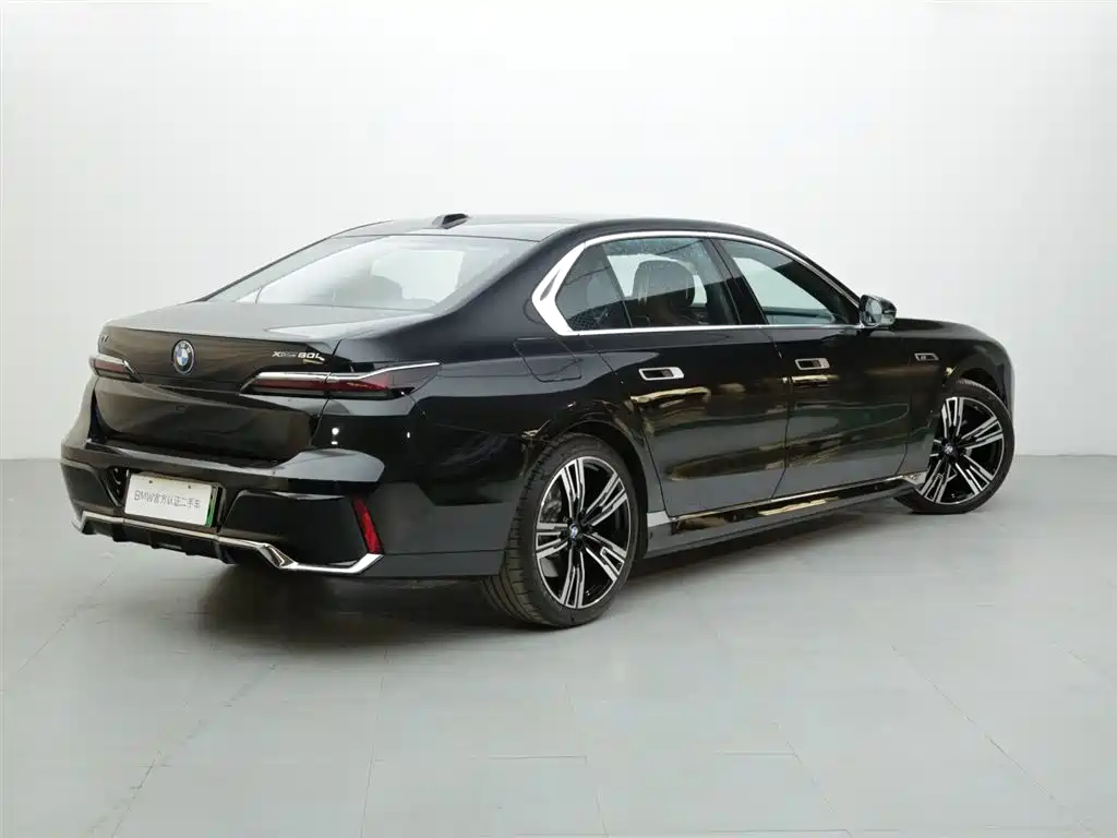 BMW I7