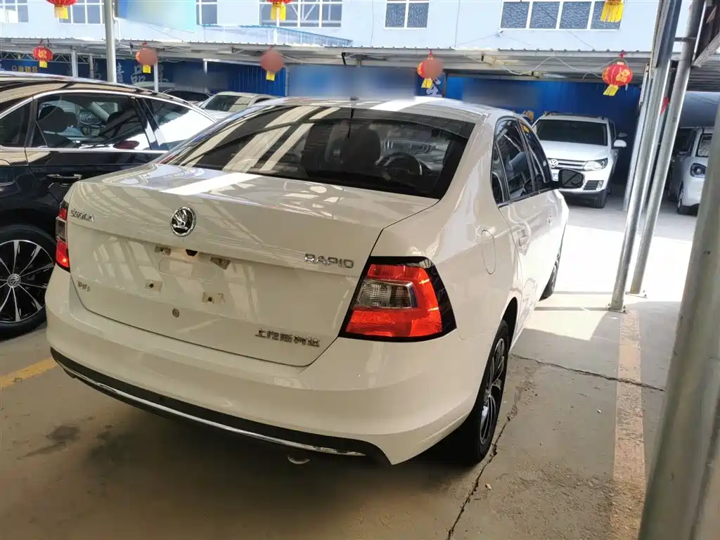 Škoda Rapid 2018 1.6L Automatic Comfort Edition фото 5