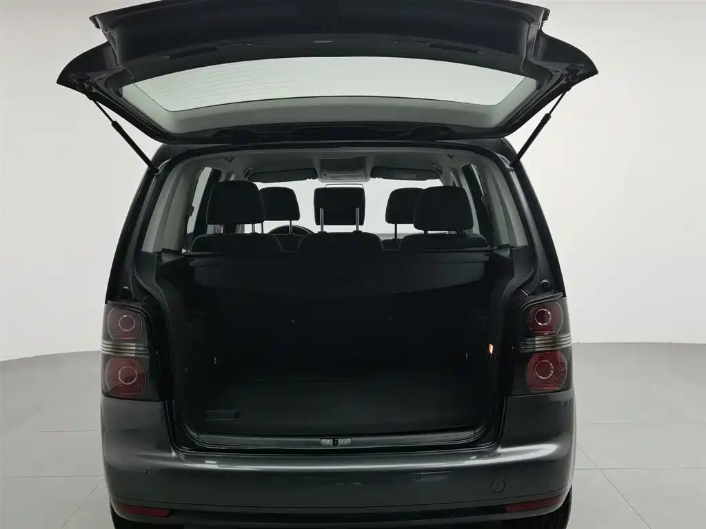 Volkswagen Touran 2015 1.4T Manual Trend Edition 5-seater фото 16
