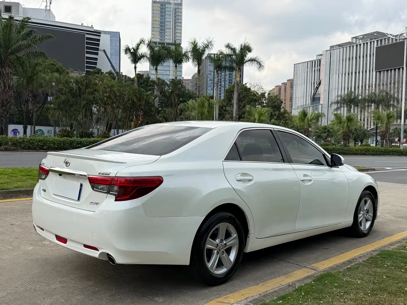 Toyota Reiz 2013 2.5V Elite Edition фото 4