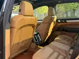 Photo 8 - Porsche Cayenne