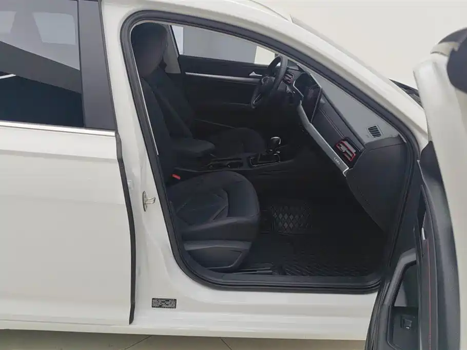 Volkswagen Lavida 2023 Model 300TSI DSG Starlight Leading Edition фото 8