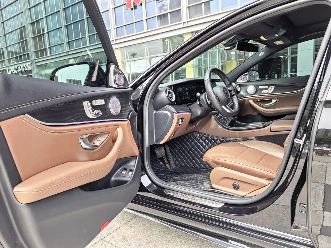 Mercedes-Benz E-Class New Energy 2022 Facelift II E 350 e L Plug-in Hybrid Sedan фото 10