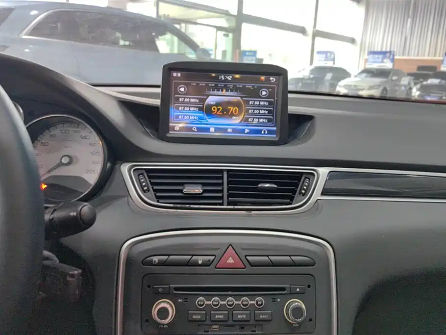 Peugeot 308 2014 Model Joy Edition Classic 1.6L Automatic Superior Style фото 13
