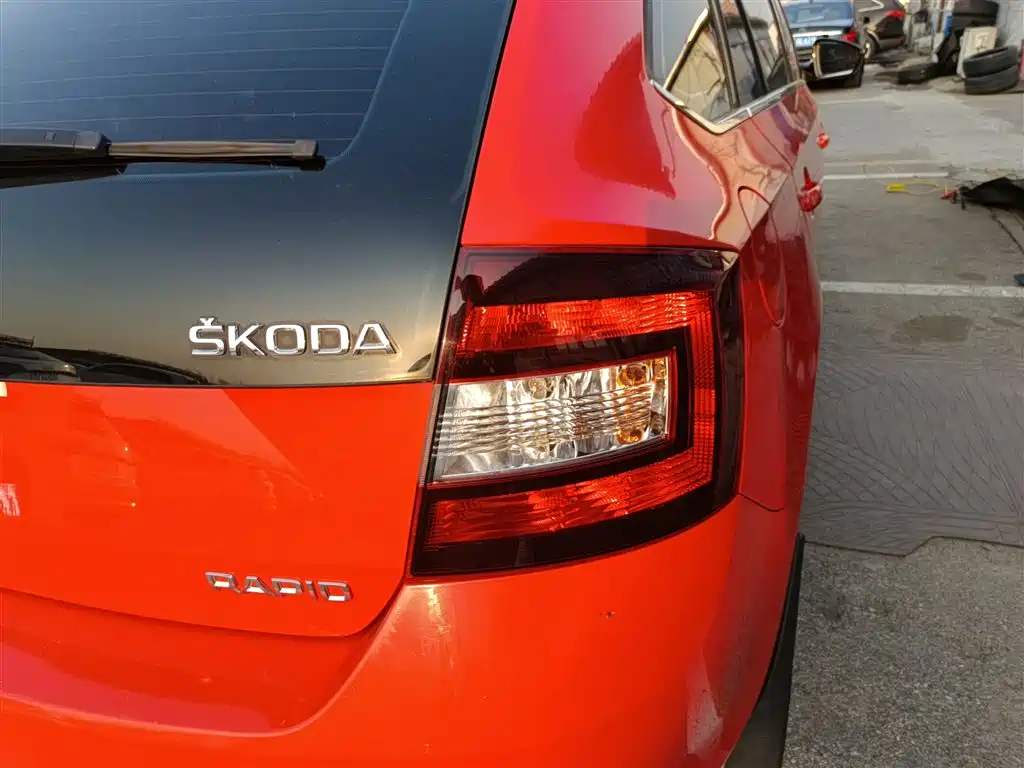 Škoda Skoda Rapid Spaceback 2016 1.6L Automatic Smart Edition фото 24