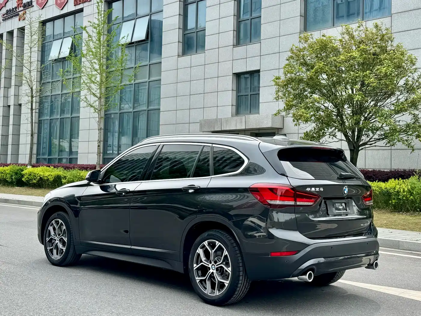 BMW X1 2022 sDrive25Li Leading фото 11