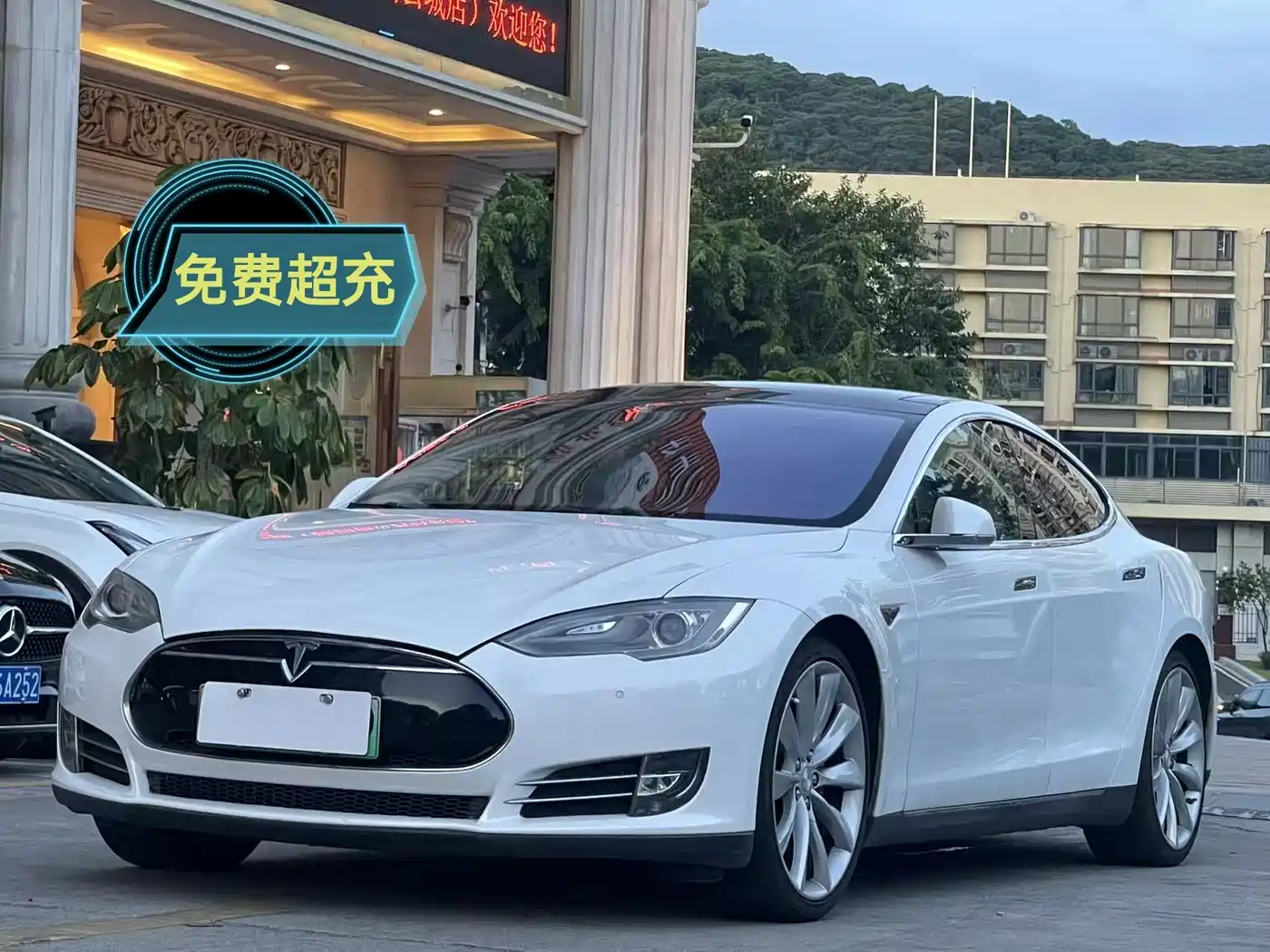 Tesla Model S 2014 2014 Model S P85