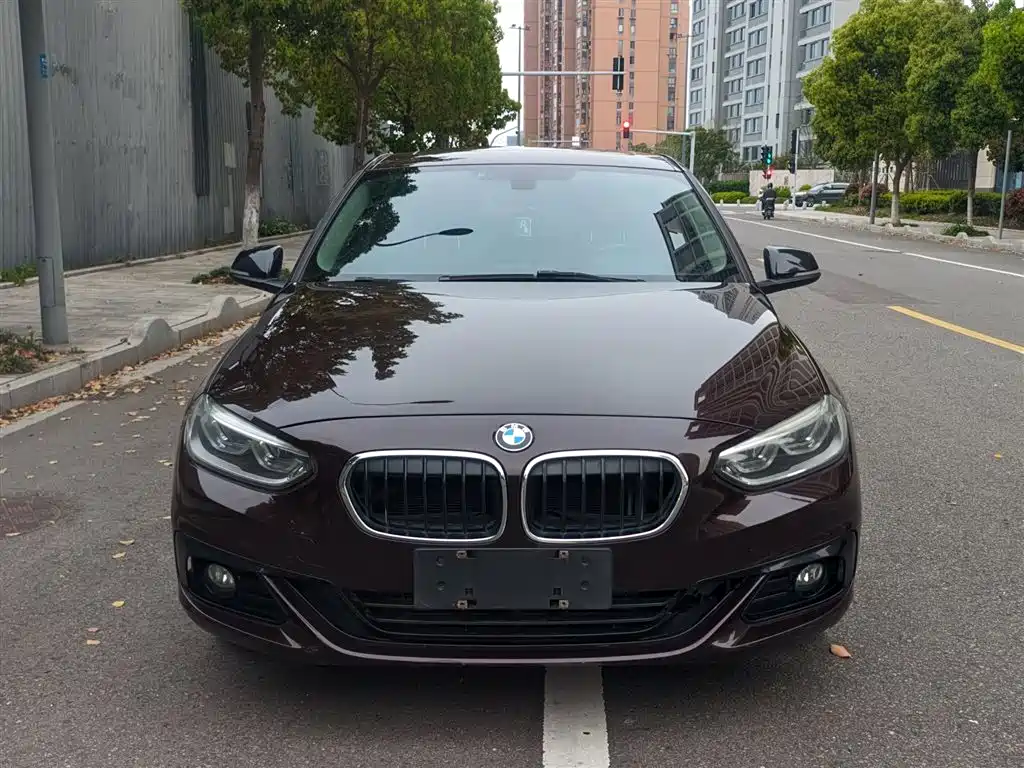 BMW 1 Series 2018 118i Sport Edition фото 10