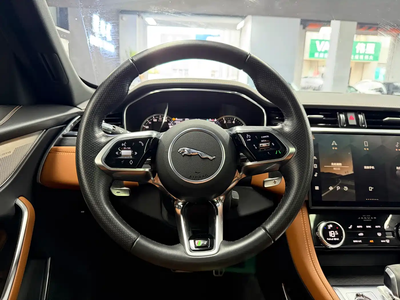 Photo 8 - Jaguar F-PACE