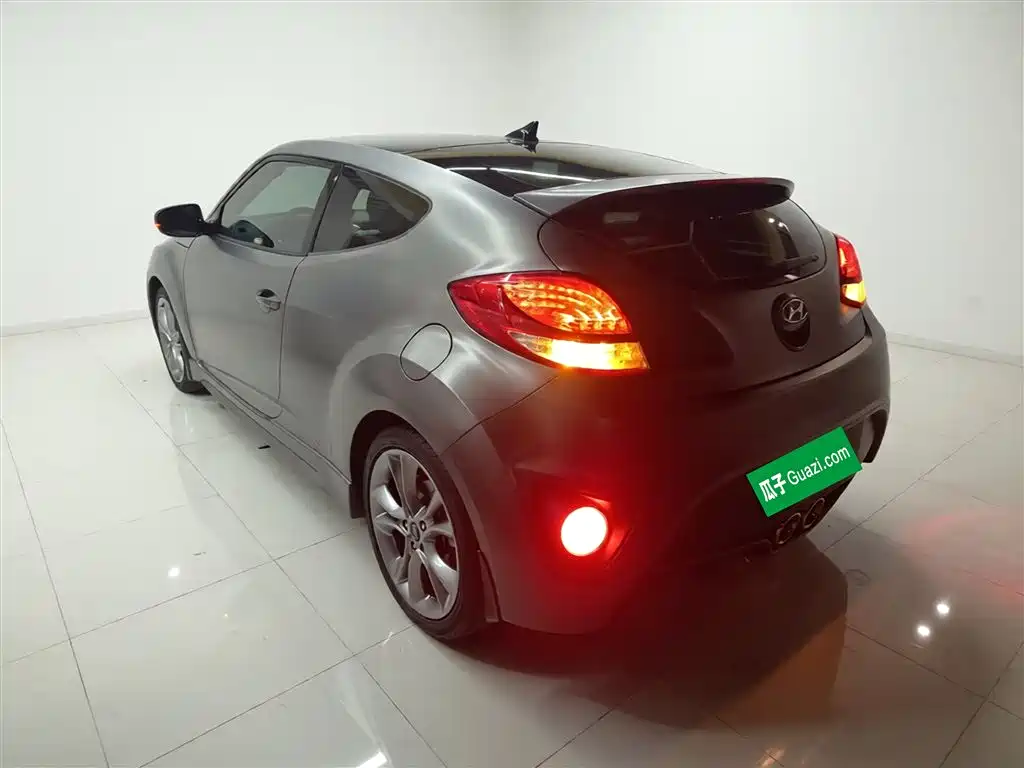 Hyundai Veloster 2015 1.6T Automatic Luxury Edition фото 5