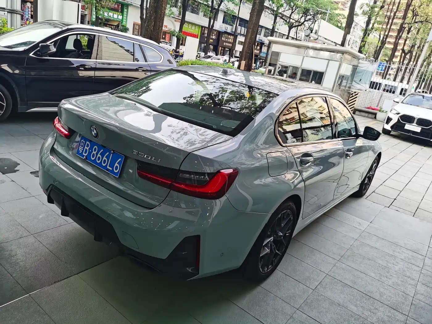 BMW 3 Series 2025 330Li M Sport Night Edition фото 6