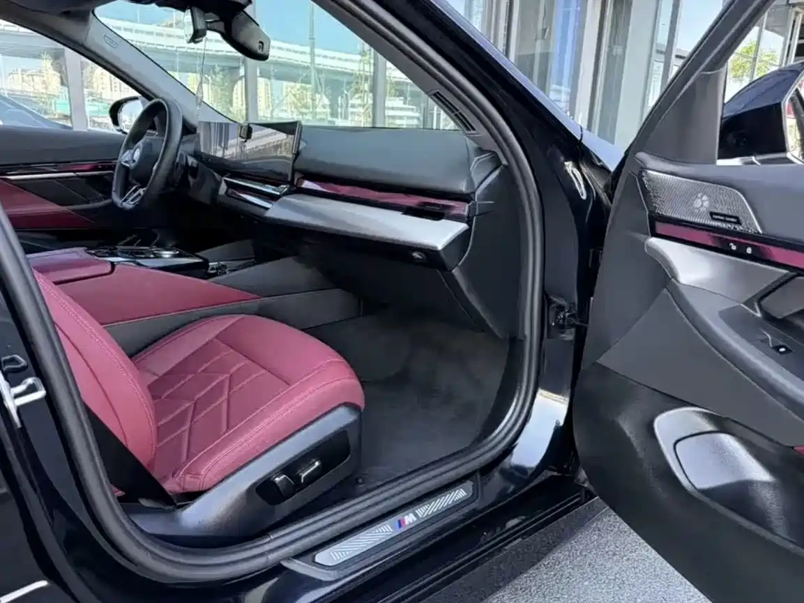 BMW 5 Series 2024 530Li Leading M Sport Package фото 7