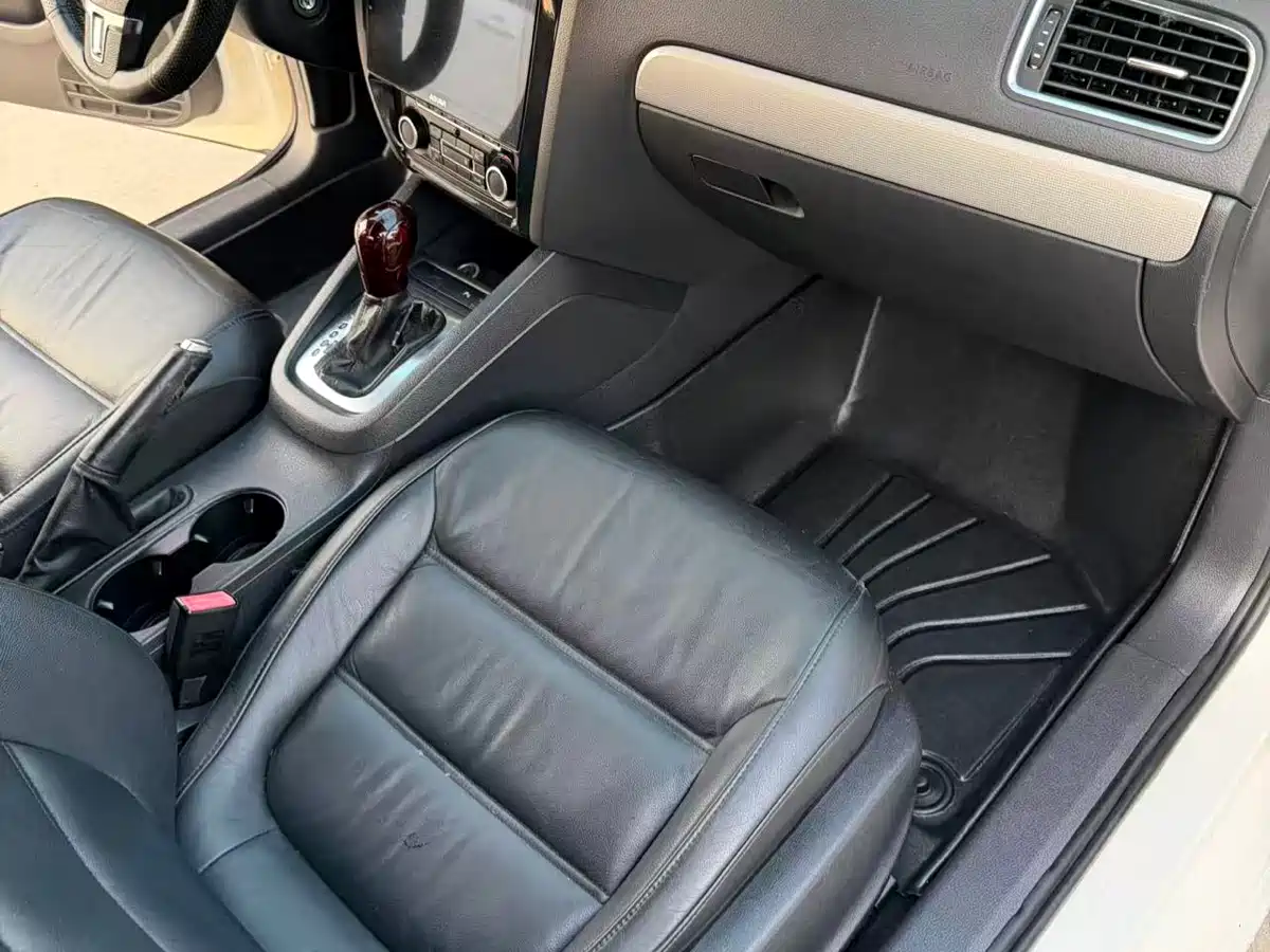 Volkswagen Sagitar 2012 1.4TSI Automatic Luxury фото 11