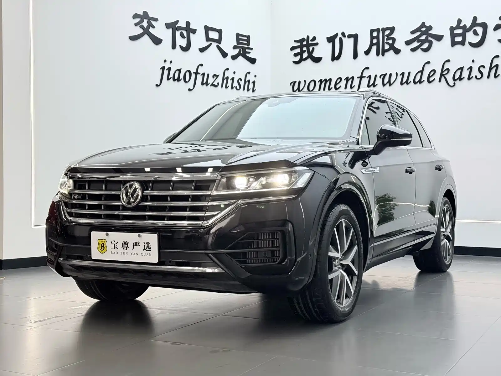 Фото 2 - Volkswagen Touareg