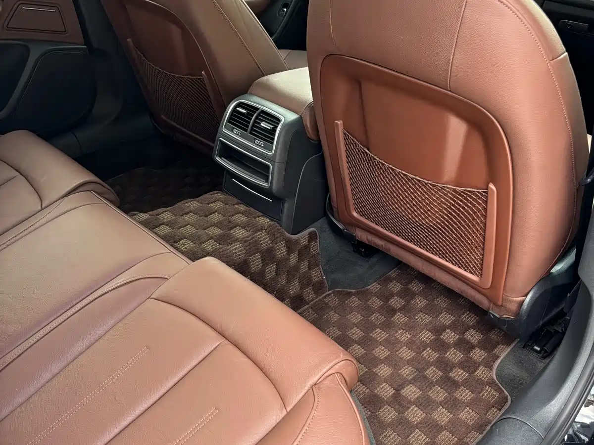 Фото 19 - Audi A6L