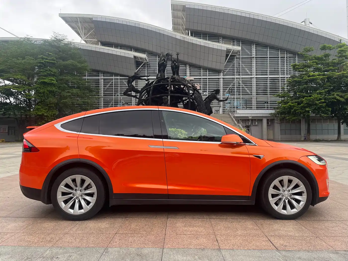 TESLA MODEL X