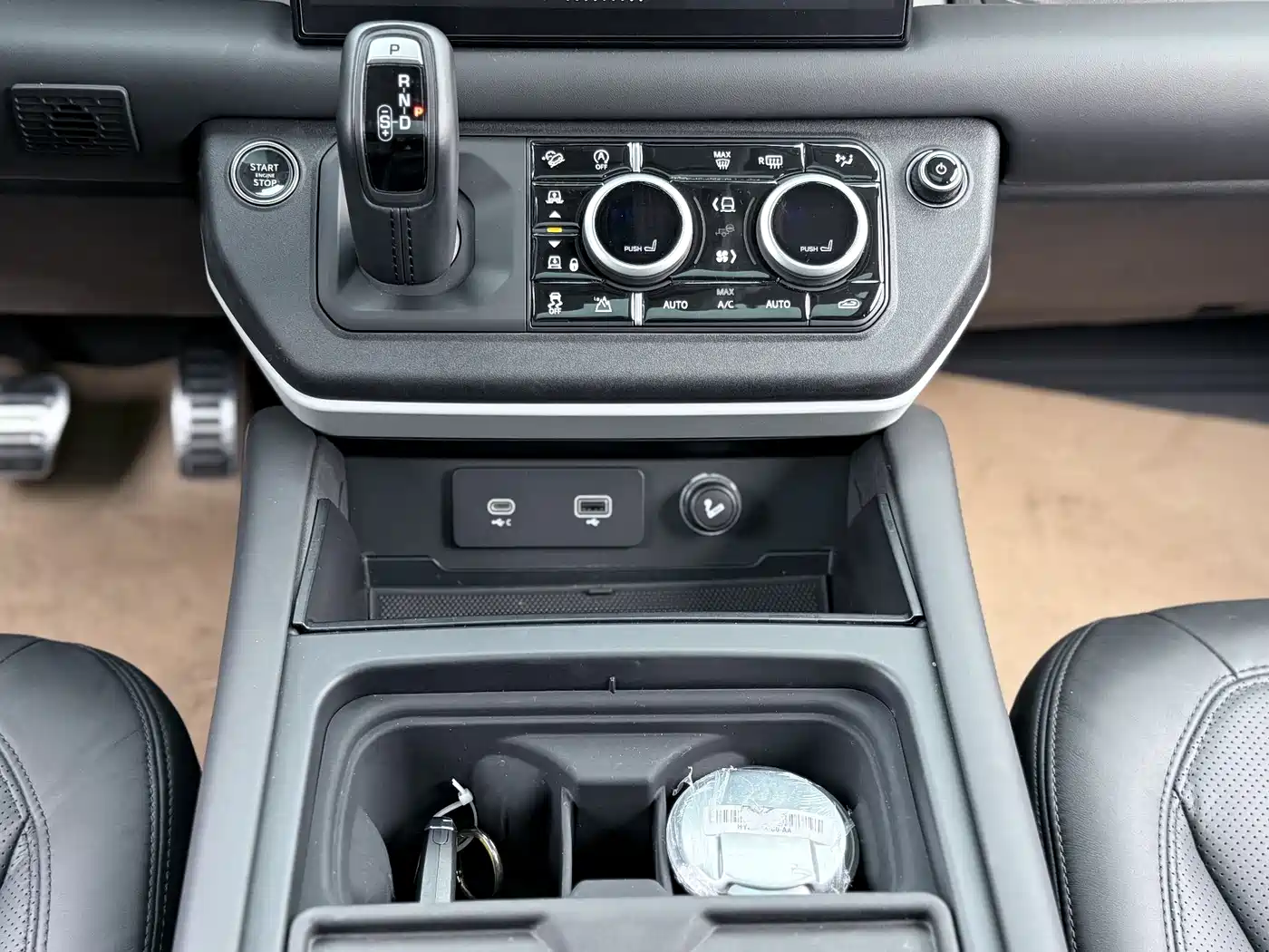 Land Rover Defender 2024 110 3.0T P400 XS фото 13